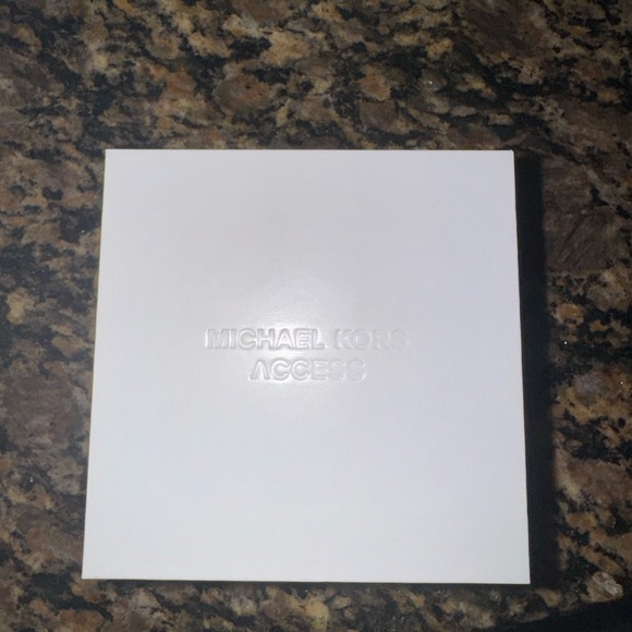 #michaelkors #pink #fitness #smartwatch - Picture 4 of 4